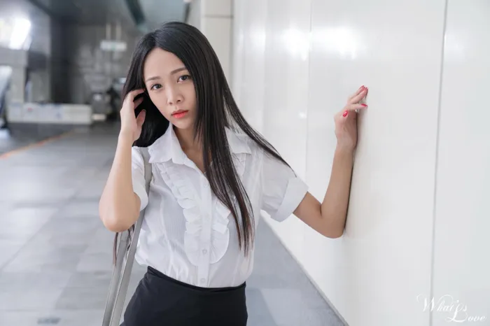 [爱美足] NO.218 施绍婷 OL 丝袜高跟美腿外拍 街拍