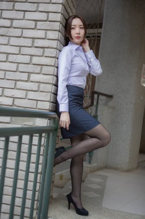 [爱美足] NO.164 林华 OL制服 高跟美腿外 街拍