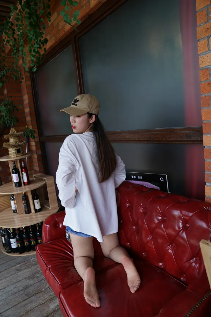 [爱美足] NO.004 大大咧咧的东北女孩浩南足底超嫩足底 街拍#[61P]-27