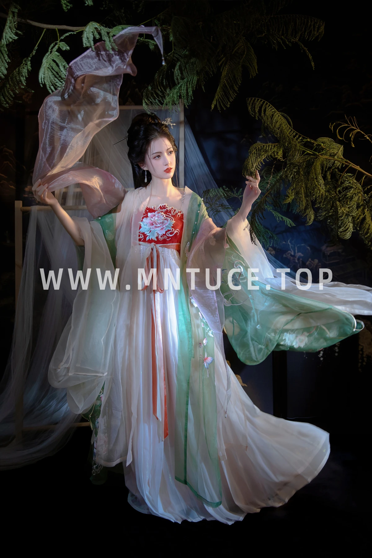 [YITUYU] 2023.03.09 Vol.3035 The garden is green Fat Qi#[31P]-10