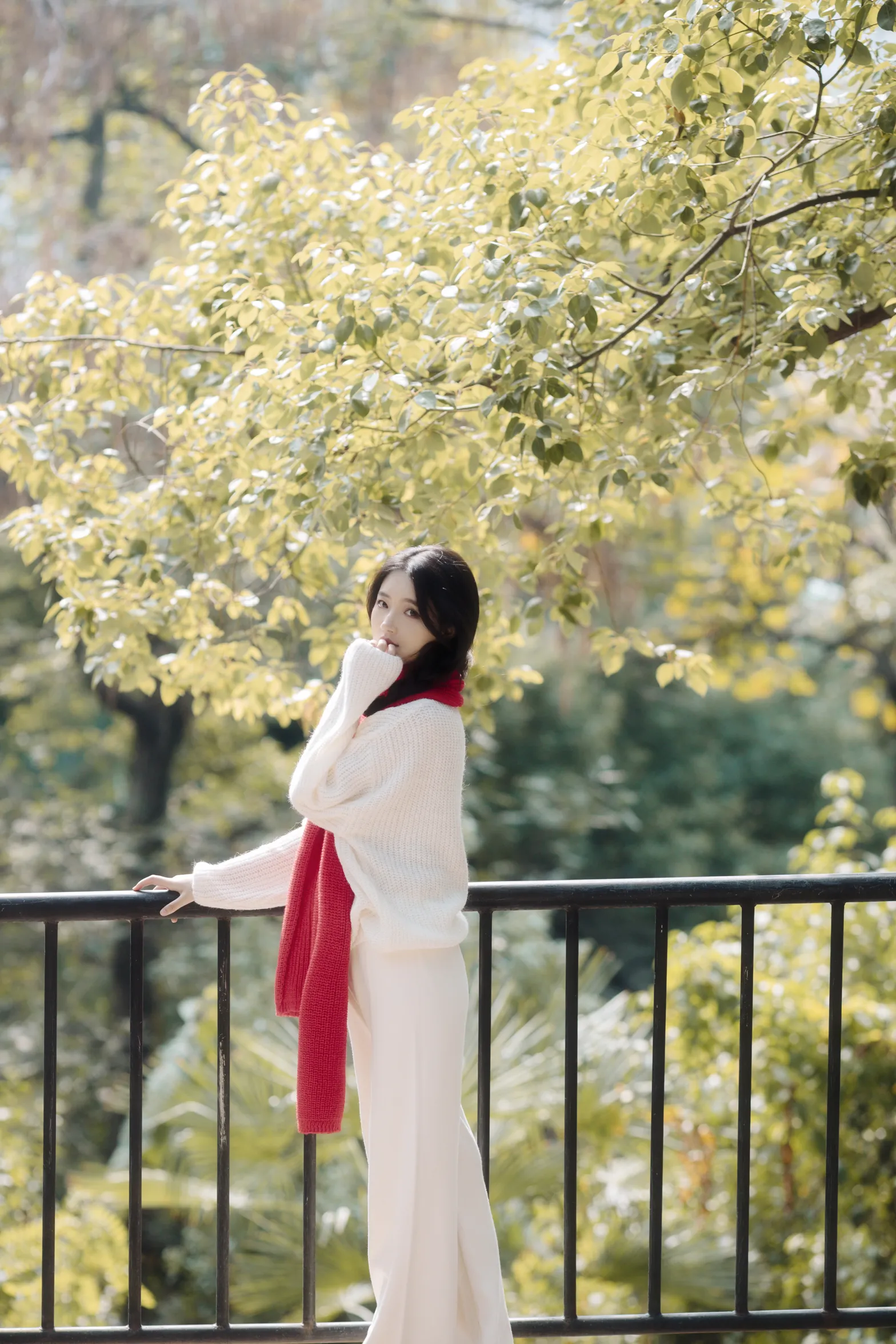 [艺图语] 2022.12.05 Vol.2604 – 红色暖冬 幽灵胡子#[46P]-19