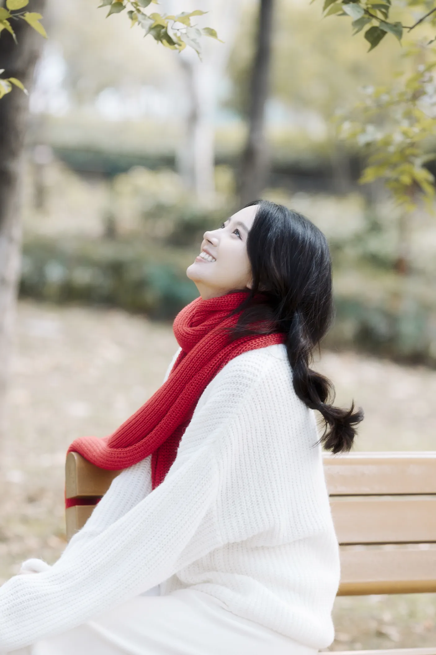 [艺图语] 2022.12.05 Vol.2604 – 红色暖冬 幽灵胡子#[46P]-33