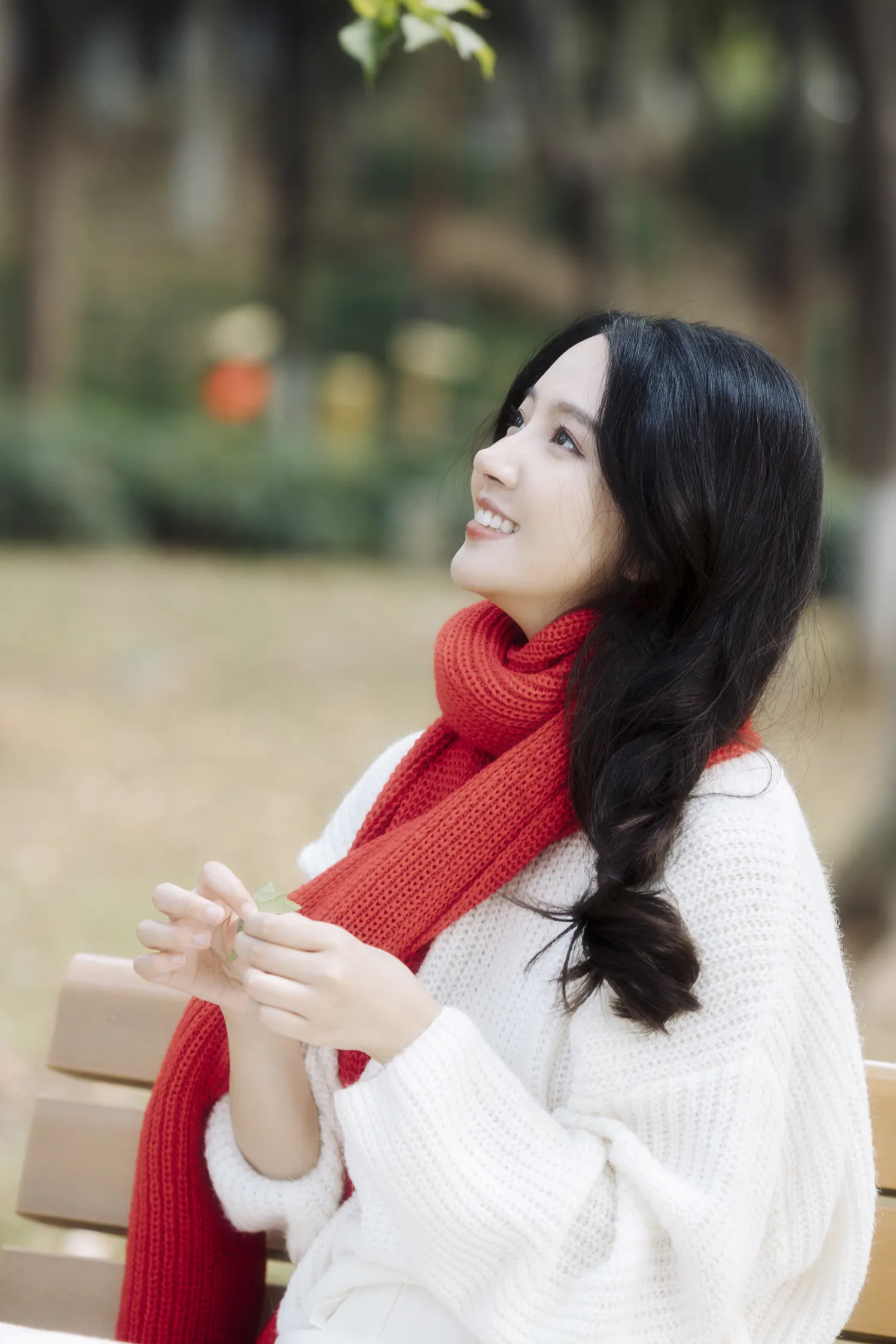 [艺图语] 2022.12.05 Vol.2604 – 红色暖冬 幽灵胡子#[46P]-35