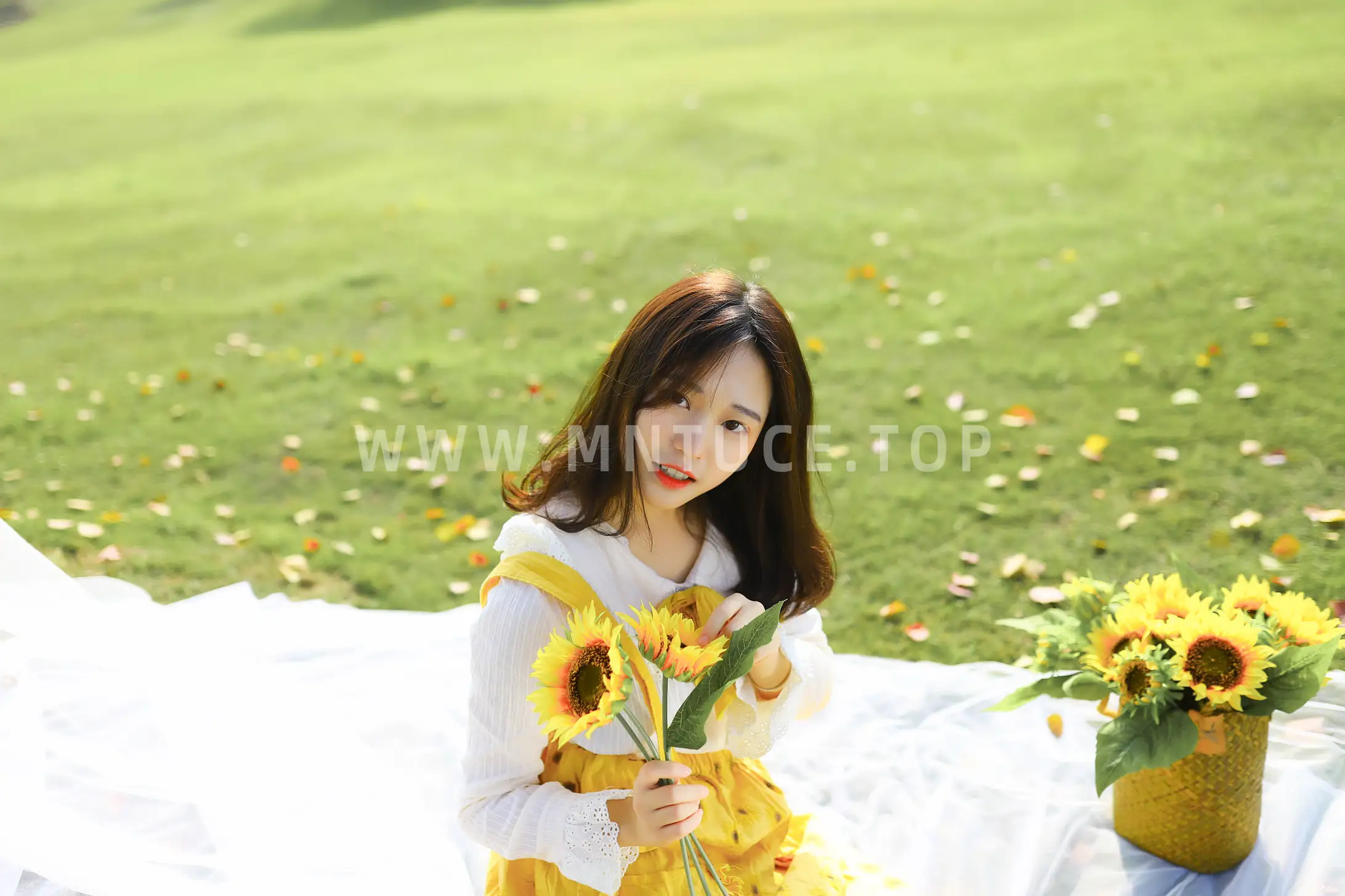 [艺图语] 2022.08.27 Vol.1804 – 向阳而生 芊芊#[23P]-8