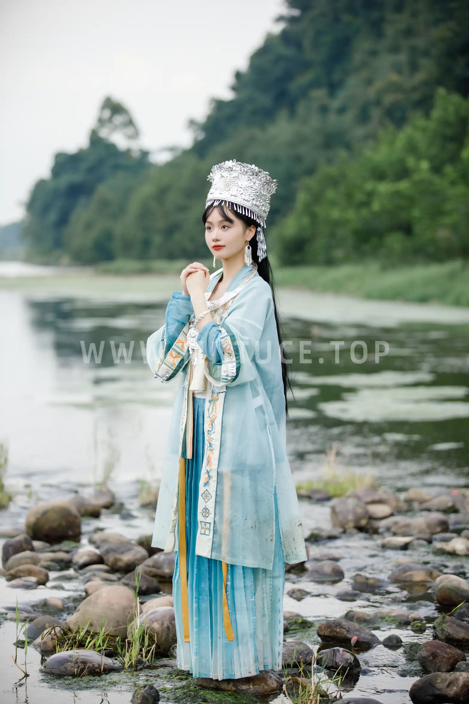 [艺图语] 2022.09.09 Vol.1906 – 苗疆少女 王大可#[22P]-18