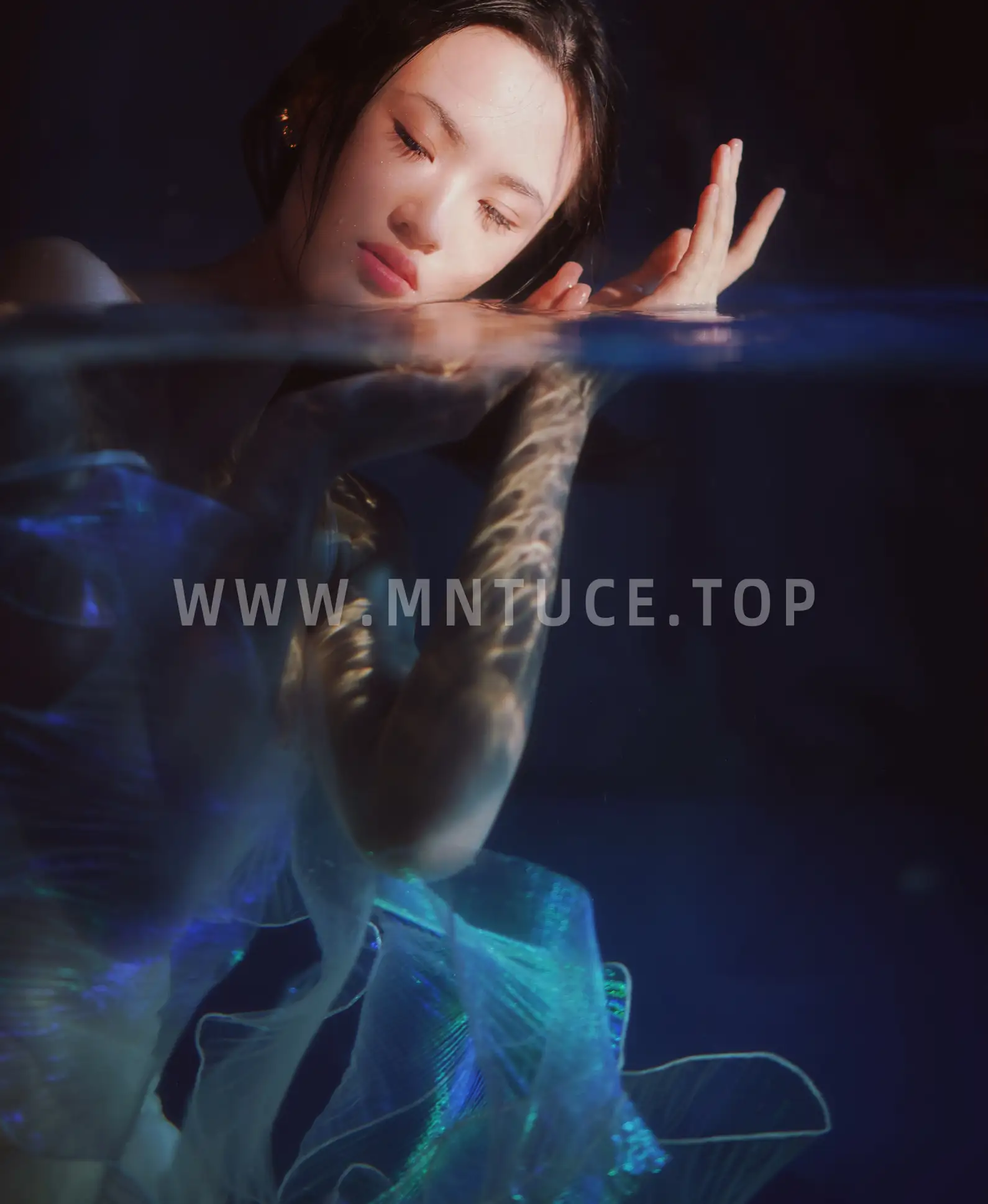 [艺图语] 2022.09.05 Vol.1876 – 水底的告白 曼球#[28P]-8